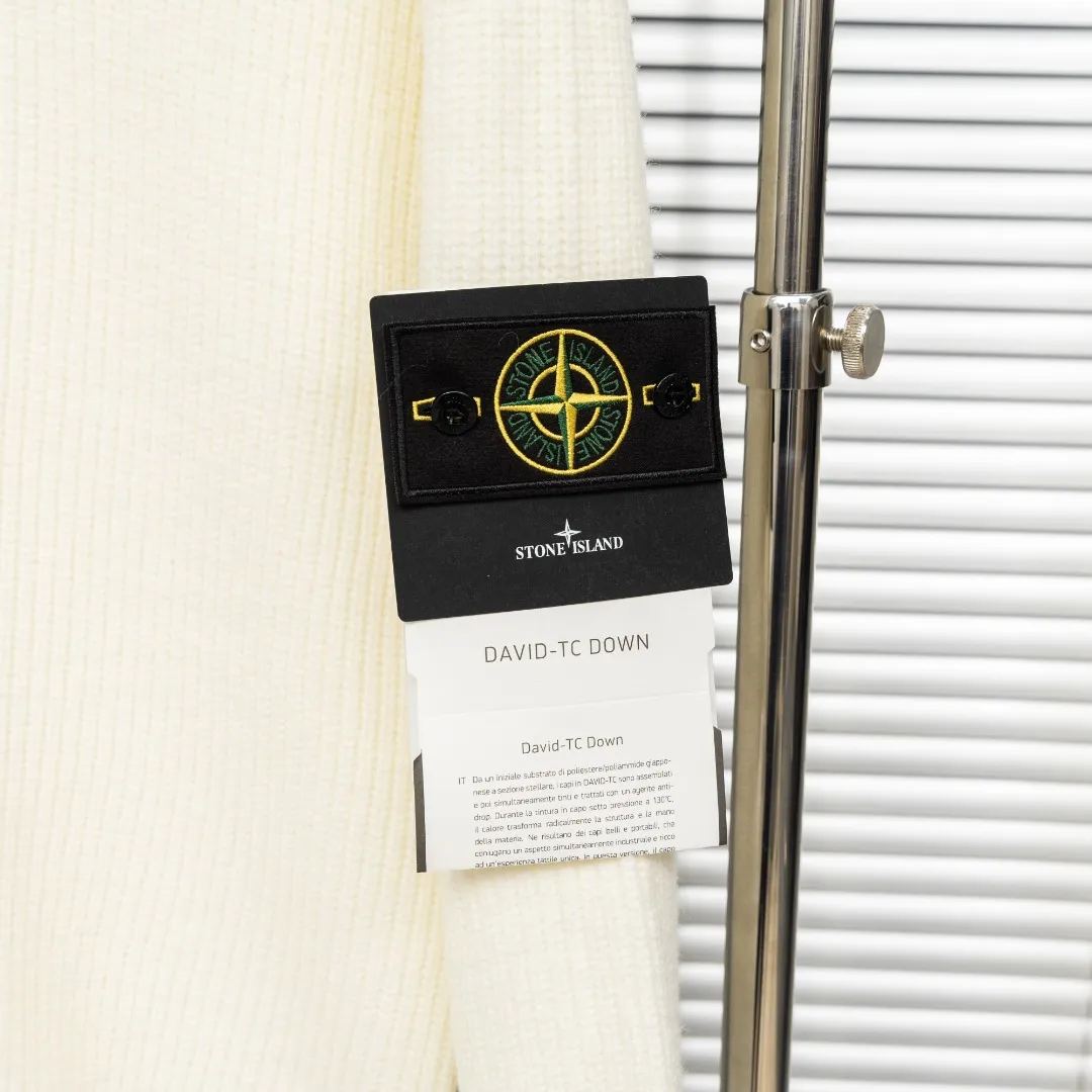 P310 top version (different currencies) Style: Stone Island STONE LSLAND high weight knitted wool cardigan jacket Color: Picture color Size: M-XXXL Fabric: Blended Accessories: Full set of customized accessories No gender distinction, same style for men and women